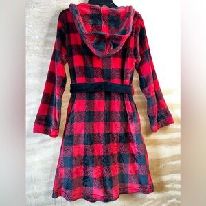 Cuddl Duds robe,  size large boys, red and black buffalo plaid, like new